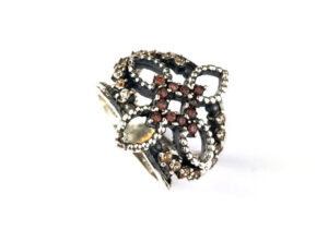 Anillo con cenefa central rombo barroco browns