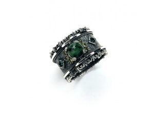 Anillo de plata de ley estilo boho. Piedras naturales Zoisita