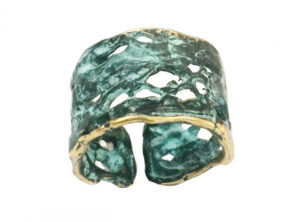 Anillo en bronce patinado en color verde