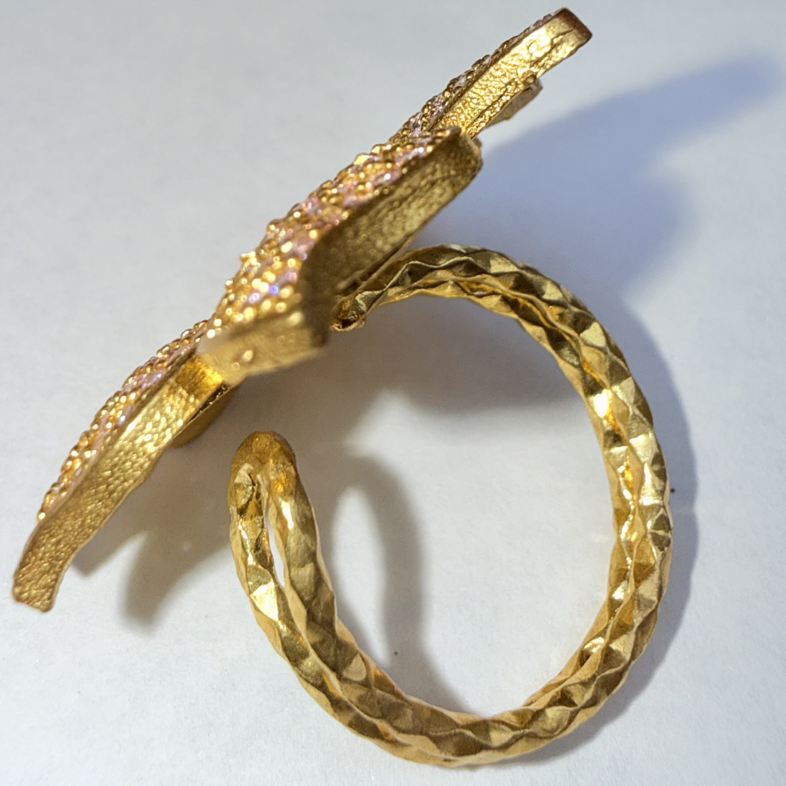 Sortija chapada en oro con circonites - Imagen 3